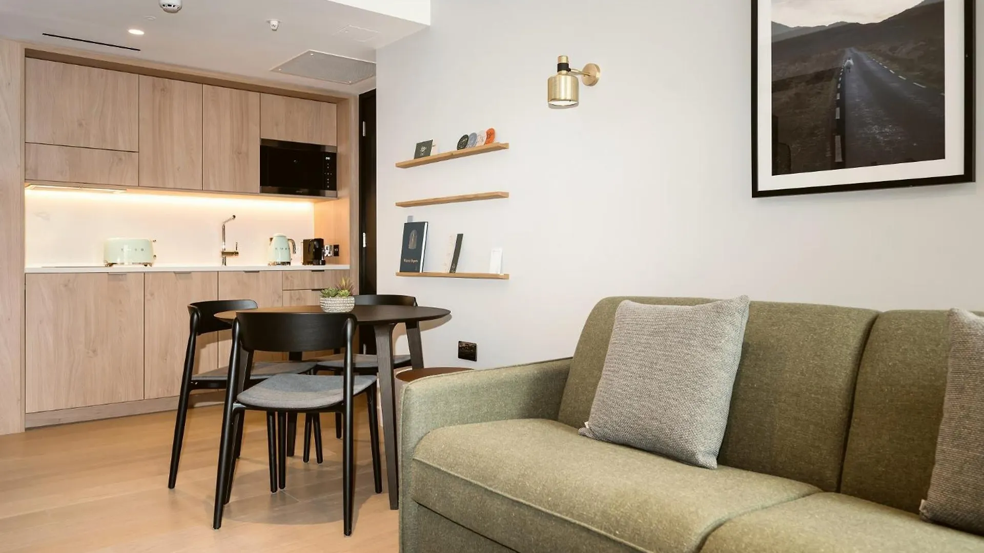 Wilde Aparthotels London Liverpool Street 4*,  Großbritannien