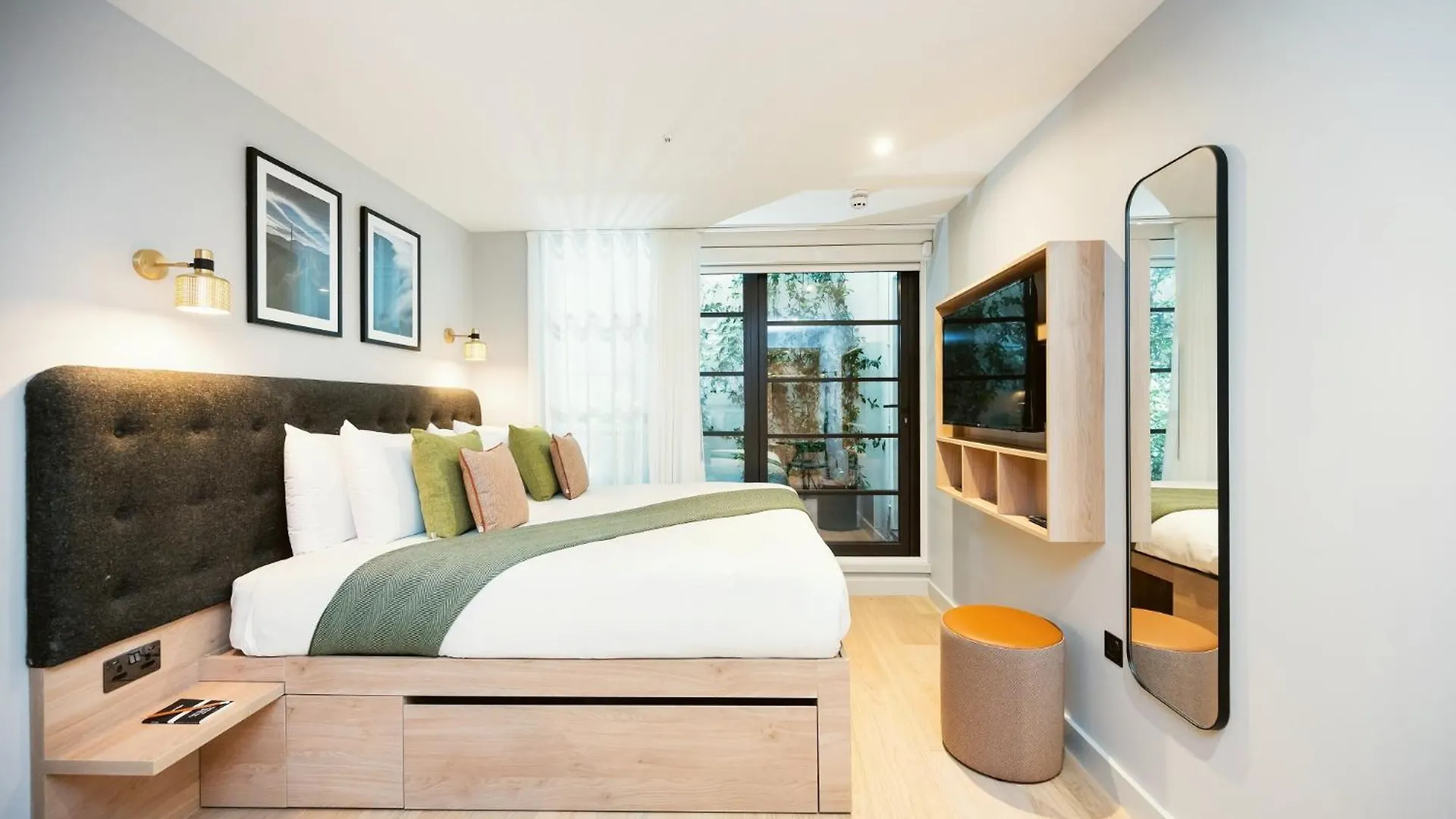Wilde Aparthotels London Liverpool Street 4*,  Großbritannien
